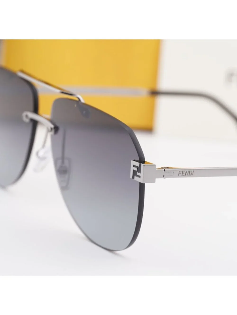Fendi FE40115U 14B Aviator Sunglasses - Silver / Grey Gradient